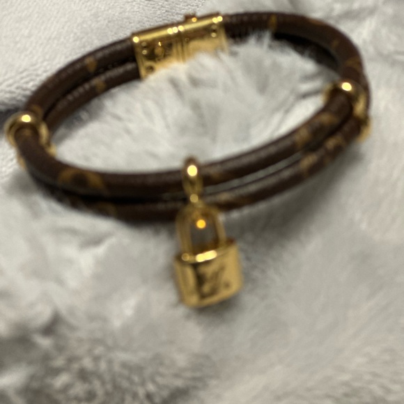 Like new authentic Louis Vuitton Bracelet. Comes with dust bag and box. - Picture 5 of 8